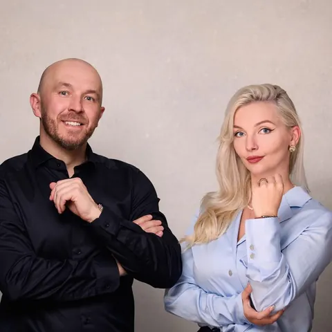Lukasz Koziarski and Paula Jadeszko, the founders of Umbrella Connect